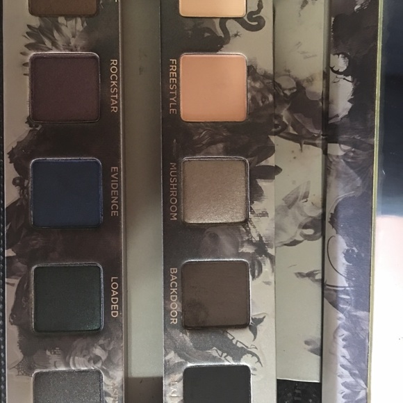 Urban Decay Smoked Palette - Picture 5 of 8